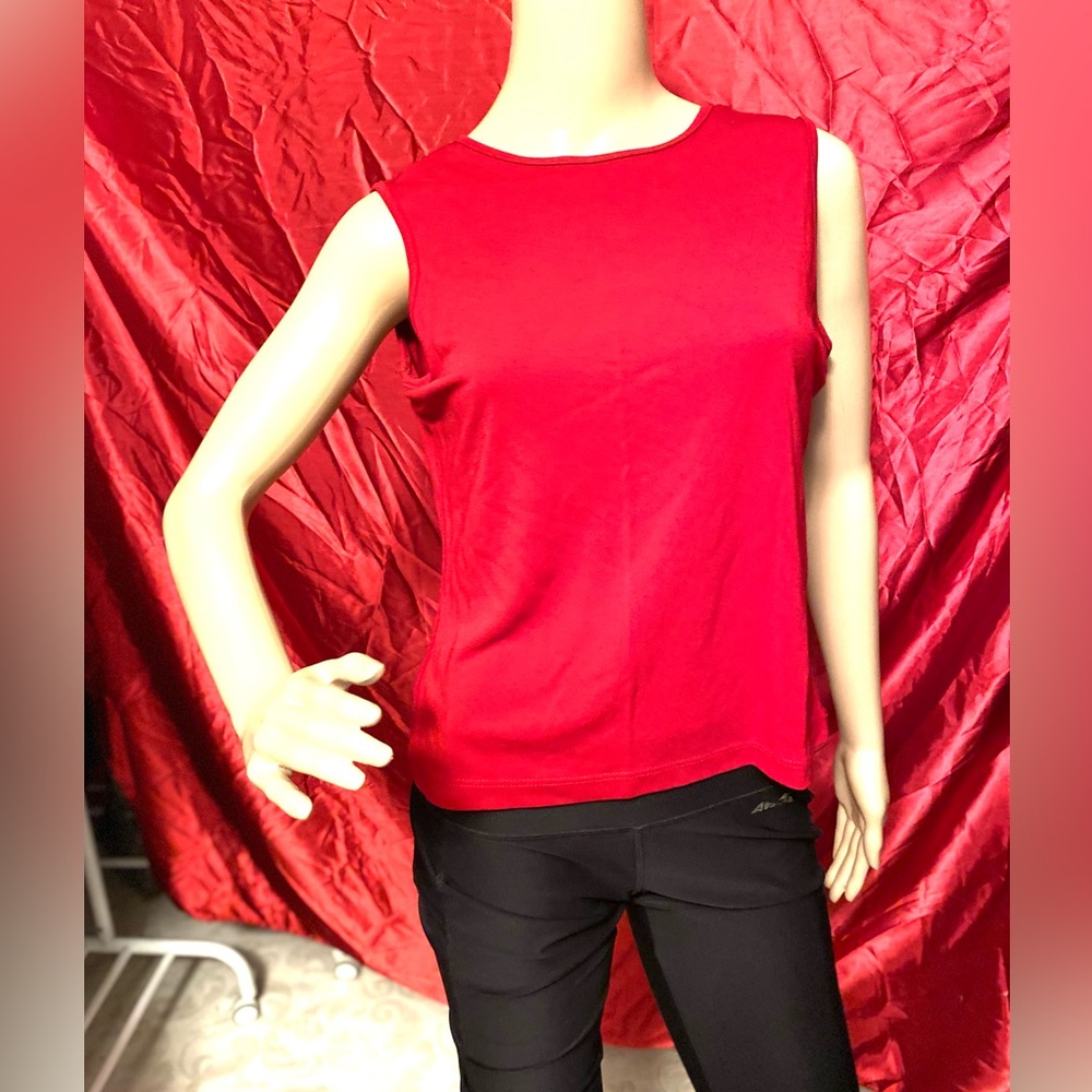 Red top size M